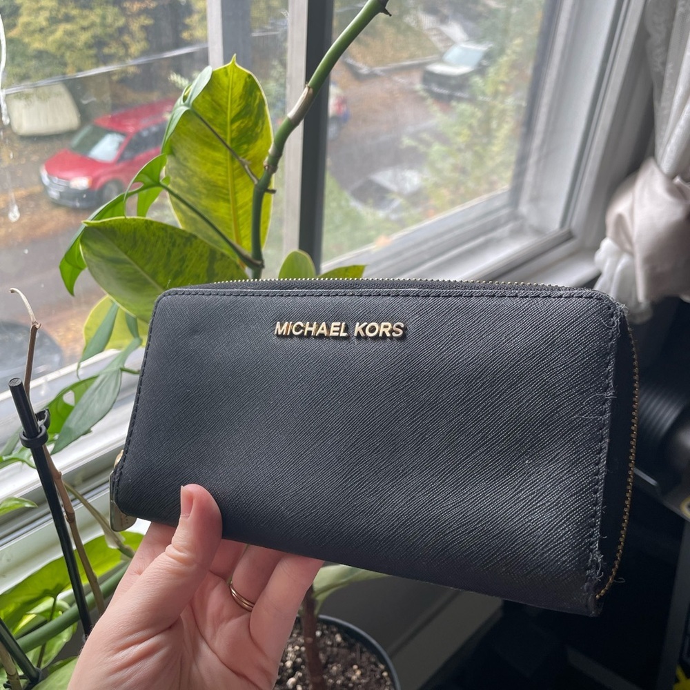 Michael Kors Jet Set Saffiano Leather Timeless Continental Black Zip Wallet